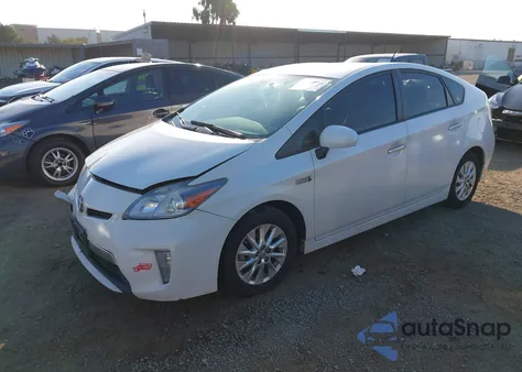 2015 Toyota Prius Plug-In z USA, uszkodzony, nr VIN JTDKN3DP8F3073028